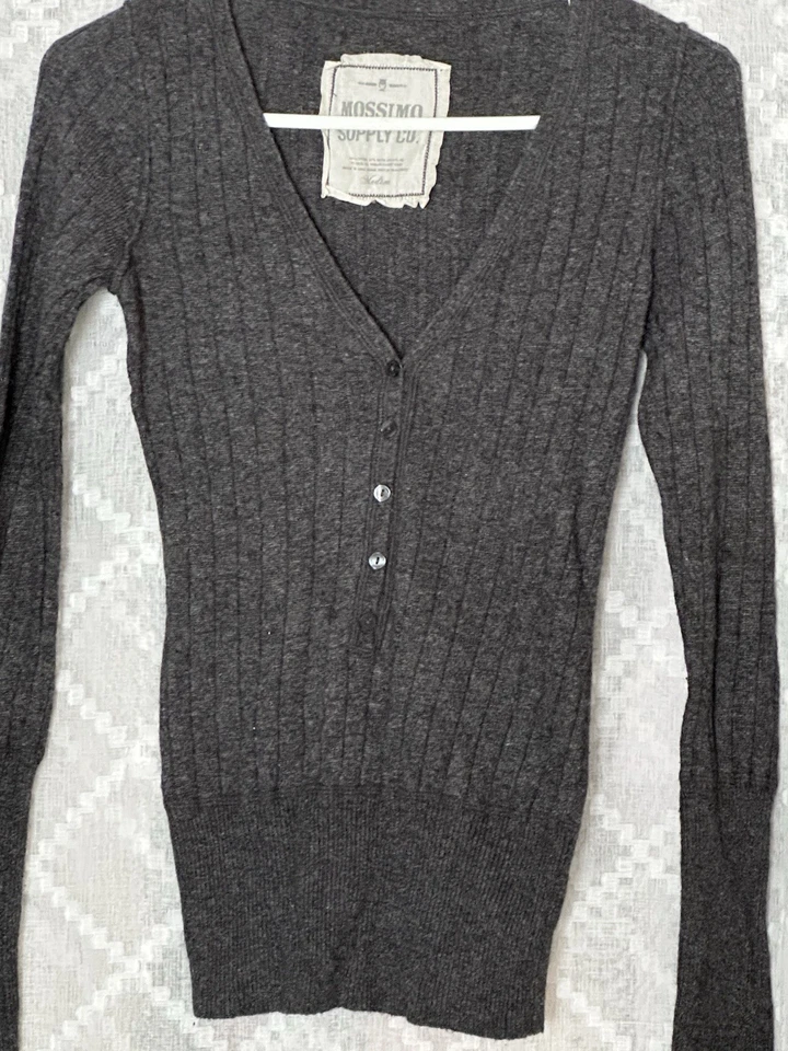 Suéter De Colección Y2K Mossimo Lana Acanalada Angora M Cuello en V Botón Minimalista Gilbert Foto 2 de 4