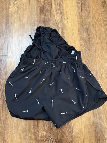 Pantalones cortos para correr Nike Swoosh negros pequeños con estampado integral para mujer - Imagen 3 de 11