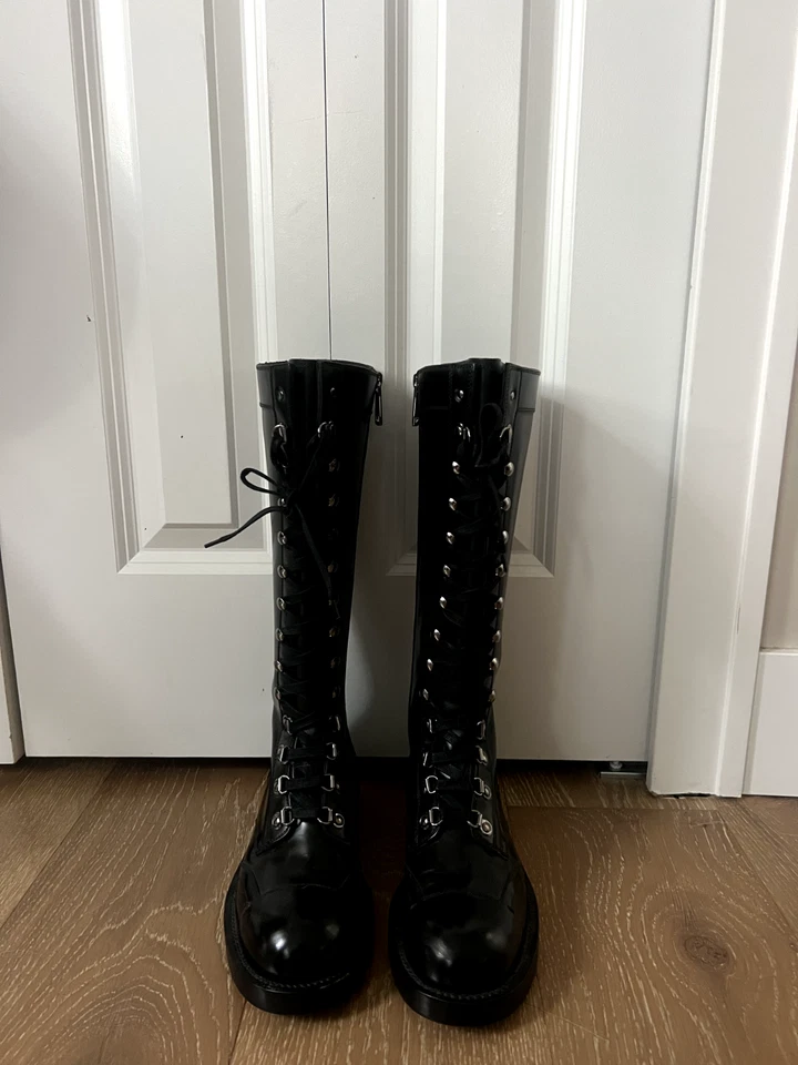 Botas Dolce & Gabbana, femininas, altas, pretas, com cadarço (tamanho 8.5) - Imagem 2 de 4