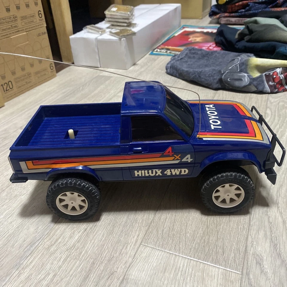 Nikko Japan 1982 Hilux 4WD Toy Truck Shell Detachable, Used, 14cm/5.5in tall 88b - Image 2 of 4