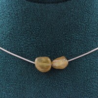 Mineralien Und Edelsteine. Halskette Mit 2 Perlen Gelbe Apatit Aus Madagaskar. C
