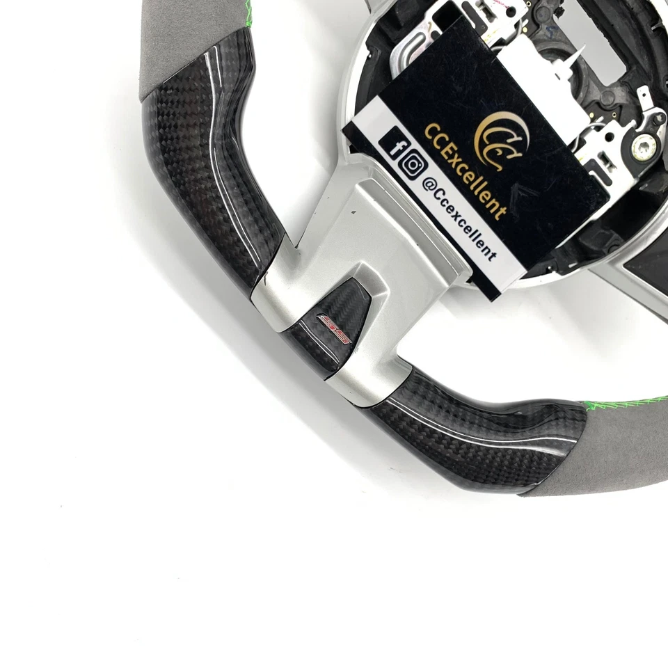 Volante de fibra de carbono real para Chevrolet Camaro SS 2009-2011 Foto 3 de 4