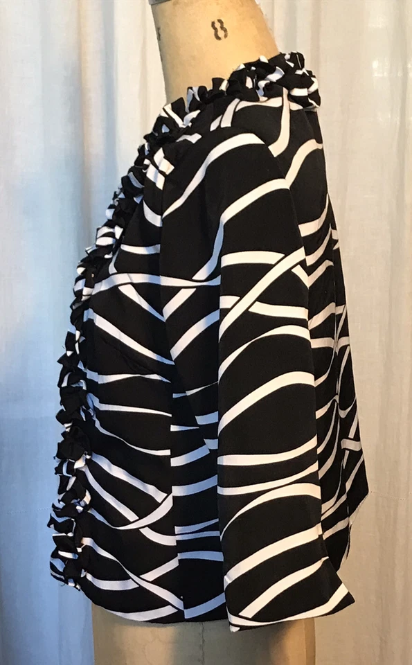 Ivy Chic Womens Blk +White Ribbon Print Short Event Jacket Sz M/P pre-owned - Image 3 of 4