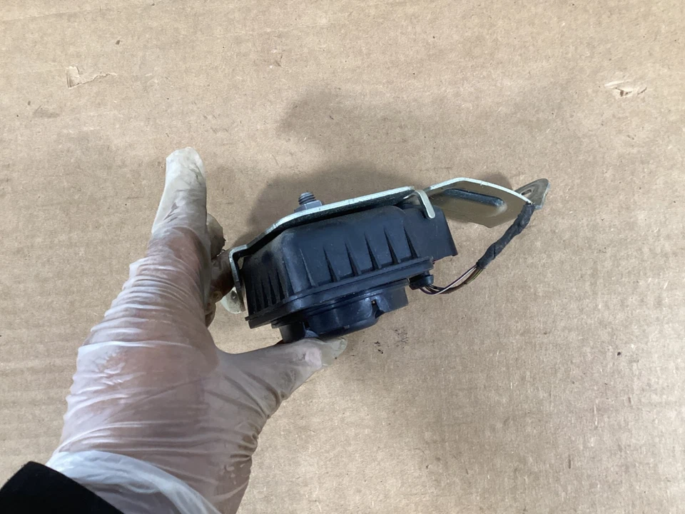 Audi A3 2015-2020 alarma antirrobo sirena señal bocina con soporte 8V1951285 OEM. Foto 4 de 4