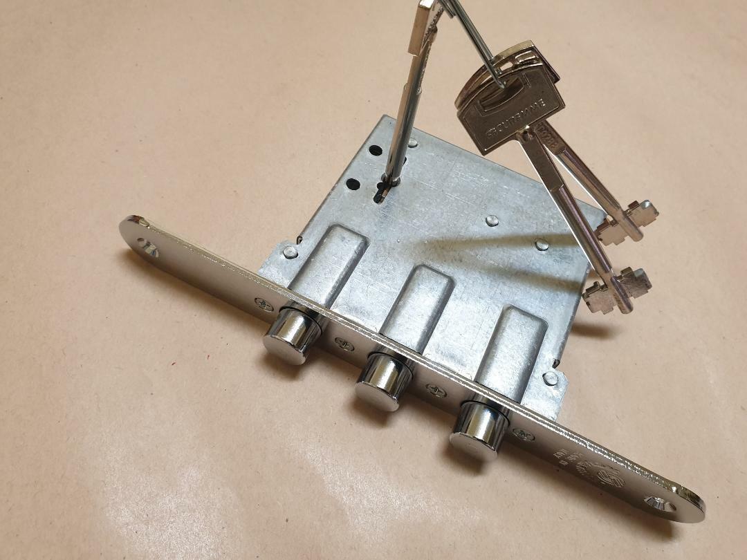 Deadbolt Upper Door Safe Lock SECUREMME Top Door Mortise Lock Security