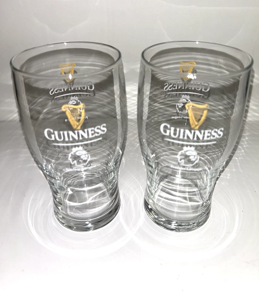 Juego de 2 vasos de pinta Guinness Premier League de 20 onzas muy raros hombre cueva Foto 2 de 3