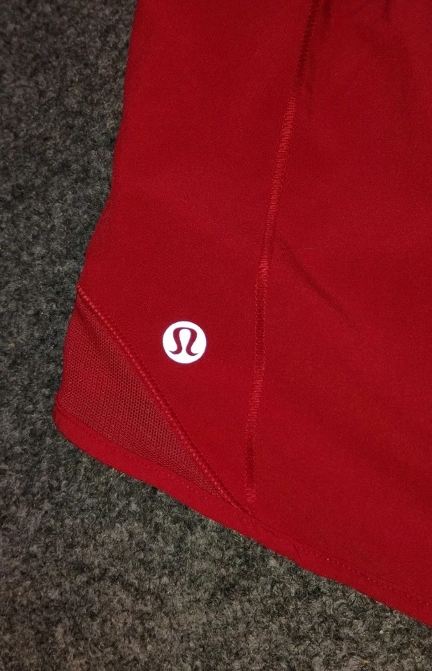 Pantalón Corto LULULEMON Hotty Hot Tiro Alto 4" Sin Forro Rojo Oscuro Talla 10  Foto 2 de 4