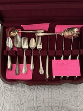 1847 Rogers Bros Remembrance Silverplate Flatware Set in Original Chest — listing 6