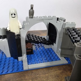 Vintage LEGO Wolfpack Tower 6075 Castle w/ Manual - Incomplete