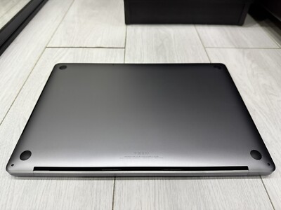 Apple MacBook Pro Retina 16” 2019 - 4TB SSD 64GB Ram 2.4GHz 8-Core