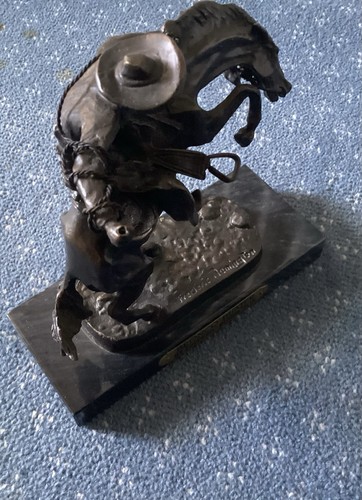 Frederic Remington Bronco Buster Bronze Cowboy Statue Signed by F REMINGTON - Picture 2 of 7