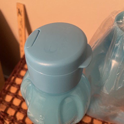 2 New Tupperware ECO Sports Water Bottle 25 Ounce Flip Top Cap Blue Plastic - Picture 4 of 7