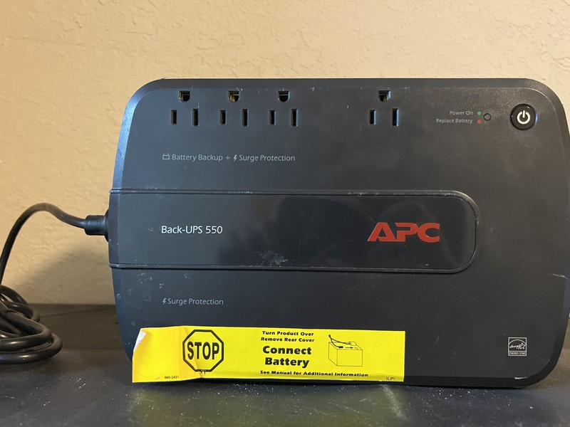 APC Back-UPS BE550G 550VA/330W Battery Backup UPS - Needs New Battery