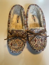MINNETONKA Womens Moccasin Slip On Size 8 Slippers