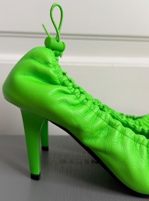 NIB Balenciaga Scrunch Knife Green BB Toggle Leather Pointed Pumps