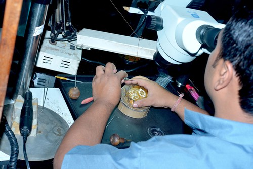 Anello in oro giallo 18 kt con smeraldo opale e diamanti etiope fatto a mano - Foto 6 di 6