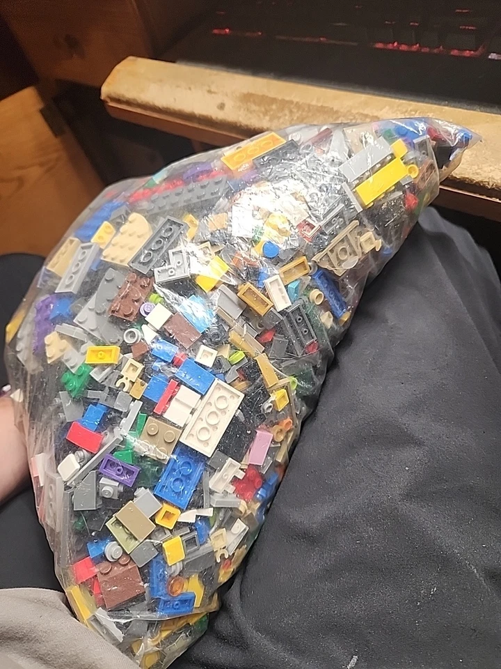 Lot of Random Bulk Lego Pieces Bricks / 6 lbs 2 oz / Parts / Mix Colors, Shapes - Image 3 of 4
