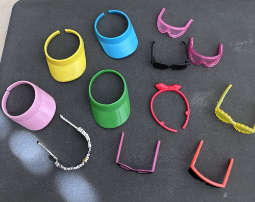 Barbie Visors And Sunglasses And Crown Accessories. 12 Pieces. 2920 - Picture 1 of 6