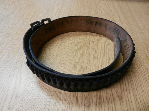 Hunter 122 Medium Ammo Cartridge Belt For 22 Caliber Black leather Used