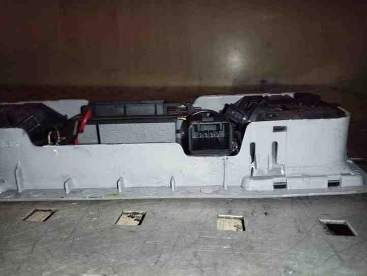 Luz interior MAZDA 6 Sedán GG 2.0 diésel 100kw 2005 26120790 Foto 2 de 3