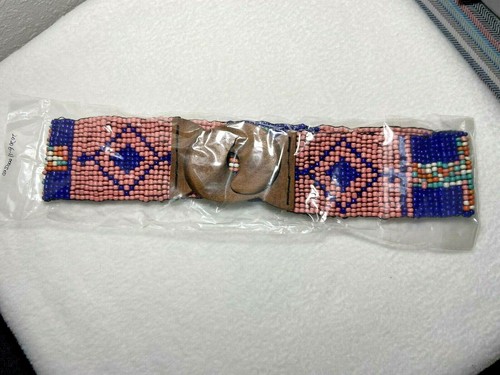 BELT CROSS AND DIAMOND PATTERN WOODEN BUCKLE STRETCH LUCITE BEAD ONE SIZE - Picture 4 of 5