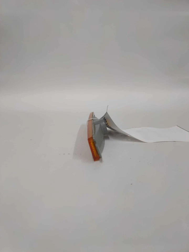 1996-99 Saturn S Series RH Side Marker (bumper Mounted) 16521468 - Image 2 of 4