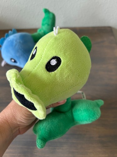 2 Plants Vs Zombies Peashooter Plush Stuffed Toys 7" Green and Blue Made in Chin - Picture 2 of 6
