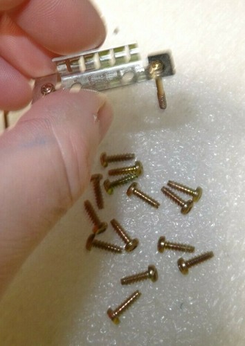 Nintendo GameCube DOL-001/101 4 Boden Torx mit Scheibenmontage Schrauben & Halterungen - Bild 5 von 9