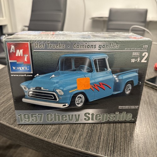 1:25 AMT Ertl 1957 Chevy Stepside Truck Model Kit 6309 sealed - Bild 2 von 5