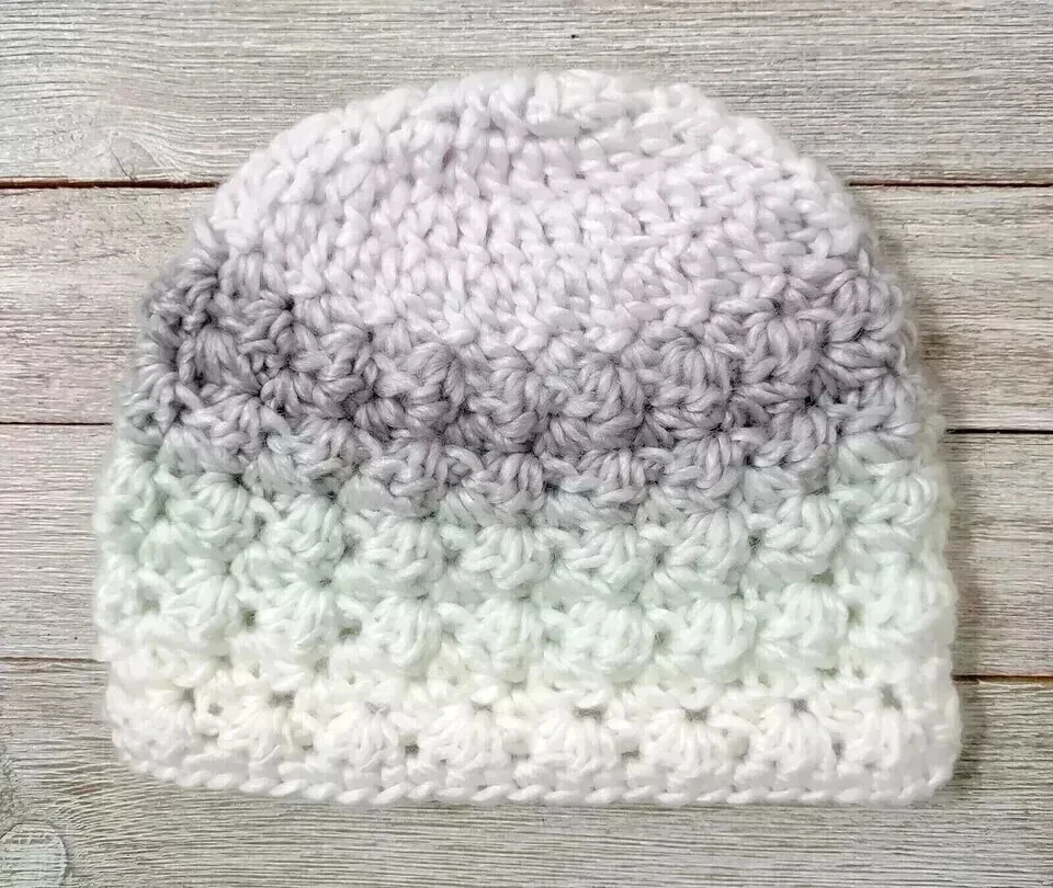 Hecho a mano ganchillo bebé recién nacido sombrero 0-3 meses gorro gris verde puffs nuevo Foto 2 de 2