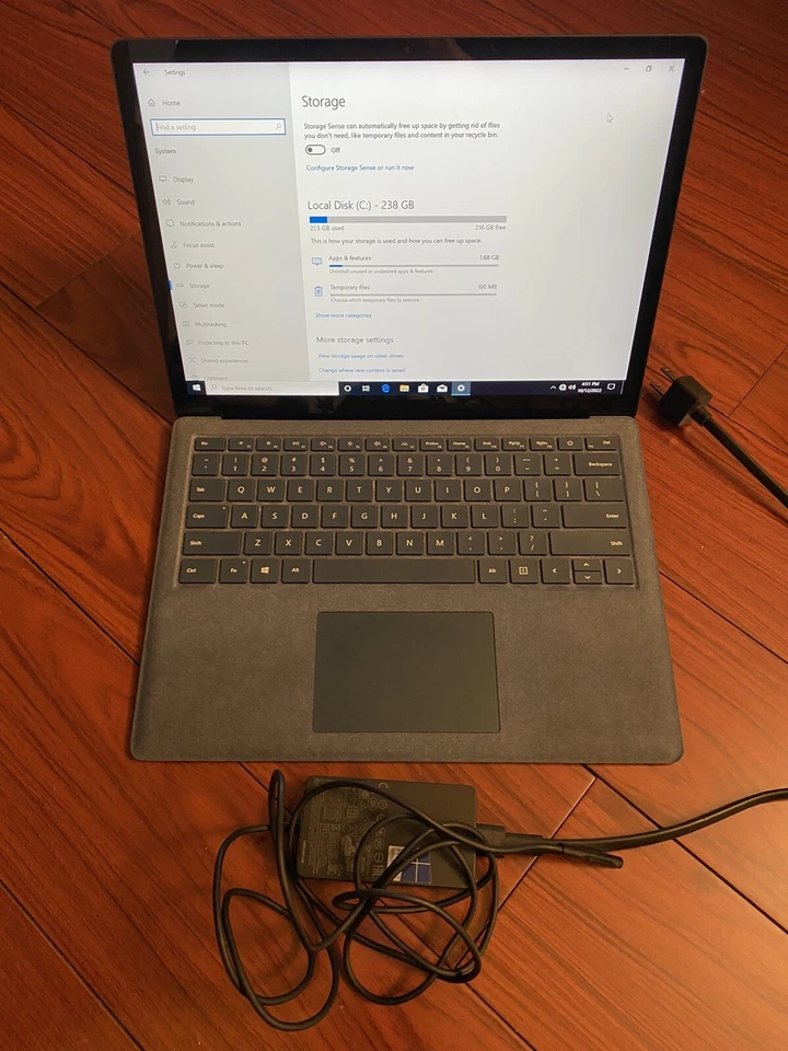 Microsoft Surface Laptop 13.5" (256GB SSD, Intel Core i7-7660U, 2.50GHz, 8GB... Foto 3 de 4