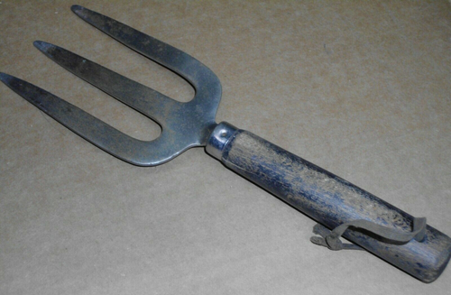 Vintage Hand Tool Garden Fork Cultivator Weeder Digger, 3-1/4" X 5-1/2", 11" - Picture 3 of 6
