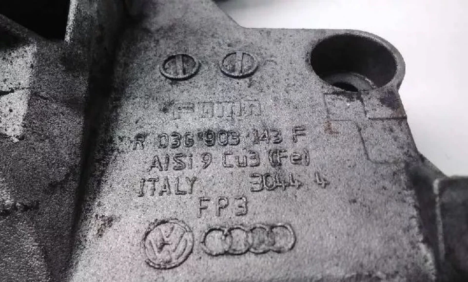 Support Alternateur compresseur 2.0  TDI VW 03g903143f Golf Touran Audi A3 seat - Photo 2/4