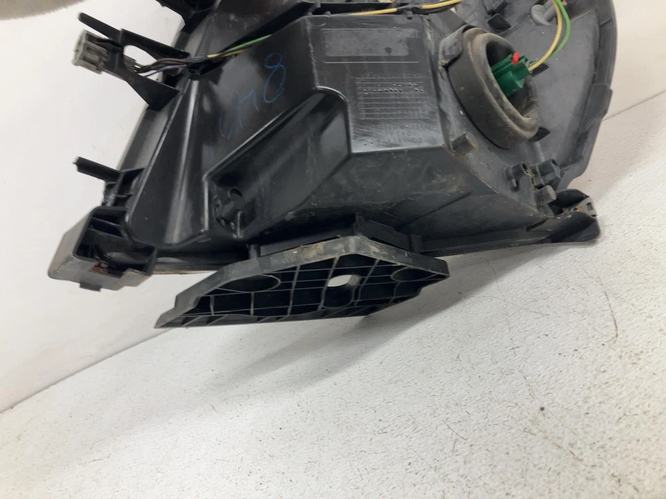 12 faros pasajero derecho nissan nv 2500 Foto 4 de 4