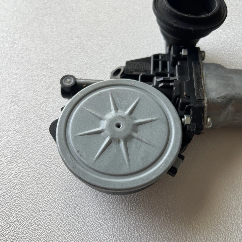 2004-2009 TOYOTA PRIUS 4RUNNER REAR RIGHT DOOR WINDOW REGULATOR MOTOR OEM - Image 2 of 4