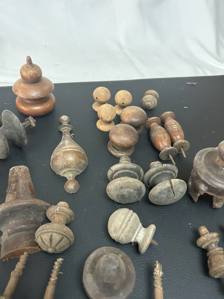 CLOCK PARTS -33 X VARIOUS WOODEN ANTIQUE CLOCK FINIALS ETC - Image 4 of 4