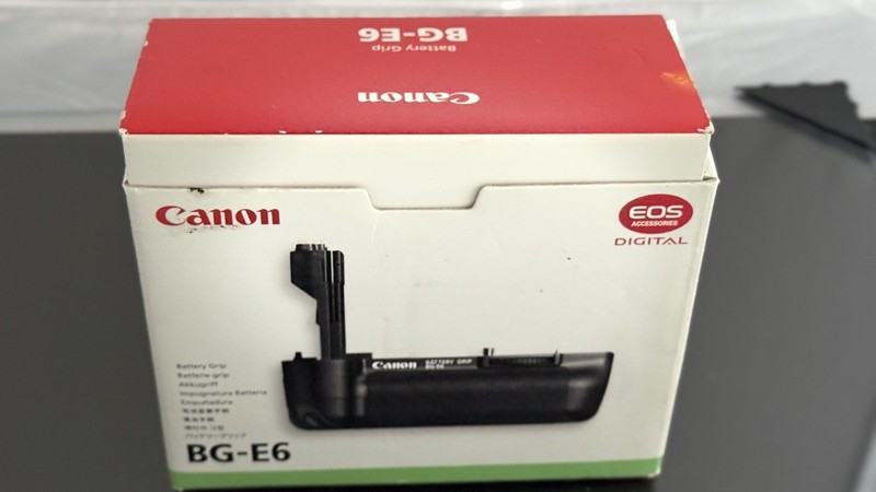New-In Open Box Canon  Battery Grip BG-E6