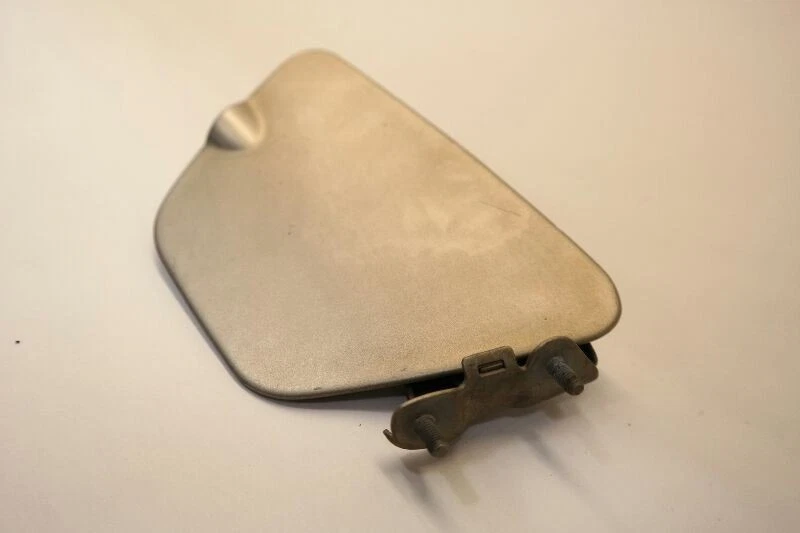 Jaguar XJ6 1995-1997 puerta de llenado de combustible plateada Foto 4 de 4