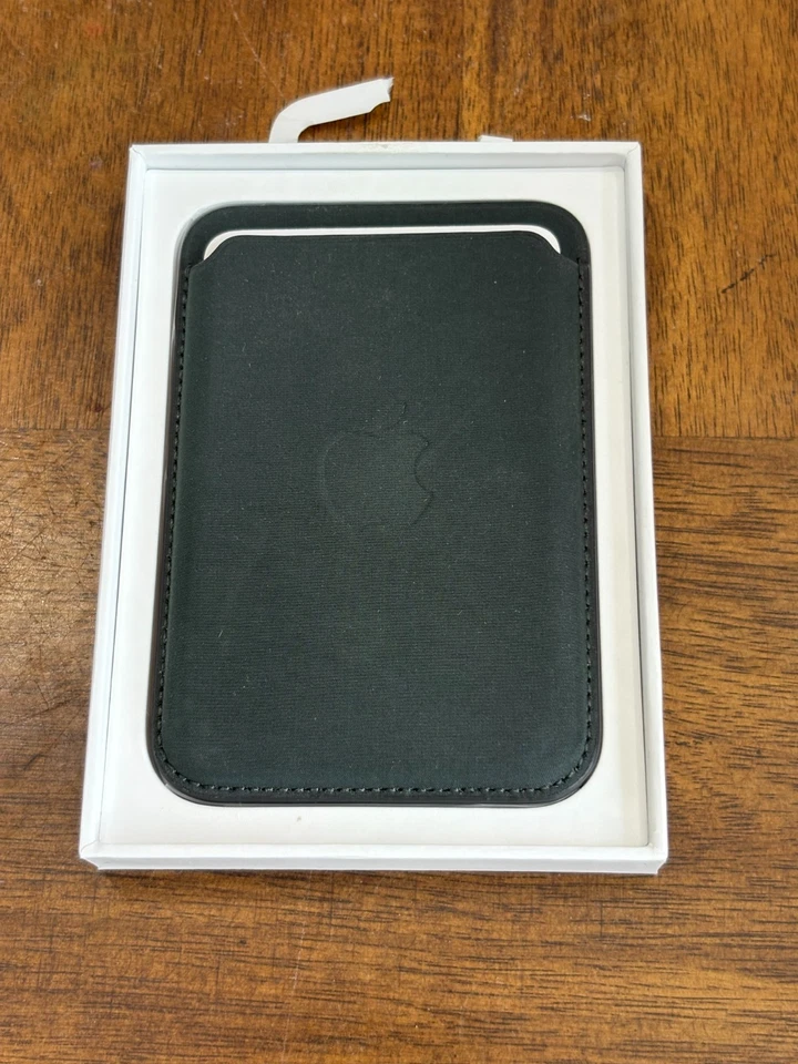 Cartera para tarjetas Apple FineWoven MagSafe iPhone 12 13 14 15 16 Evergreen / EXCELENTE Foto 3 de 4