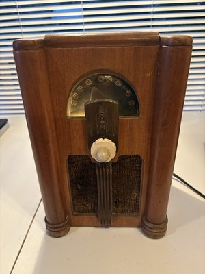 Antique 1939 Zenith Model 6D326 Working Table Top Radio