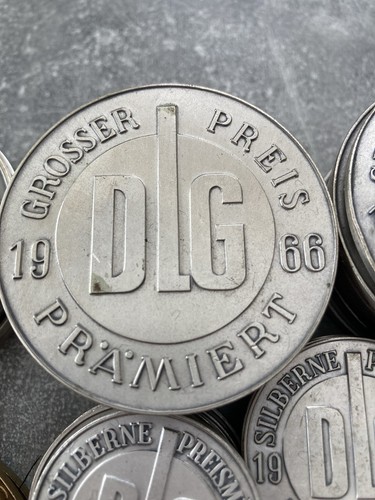 Medaillen Konvolut: DLG, SVO, Slavakto 60 Stück Messing? Kellerfund. - Bild 12 von 15