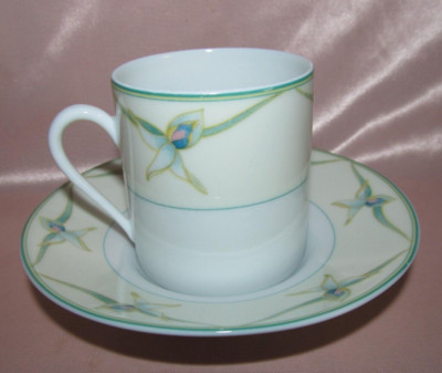 Tasse café litron porcelaine Limoges Raynaud décor floral orchidée collection