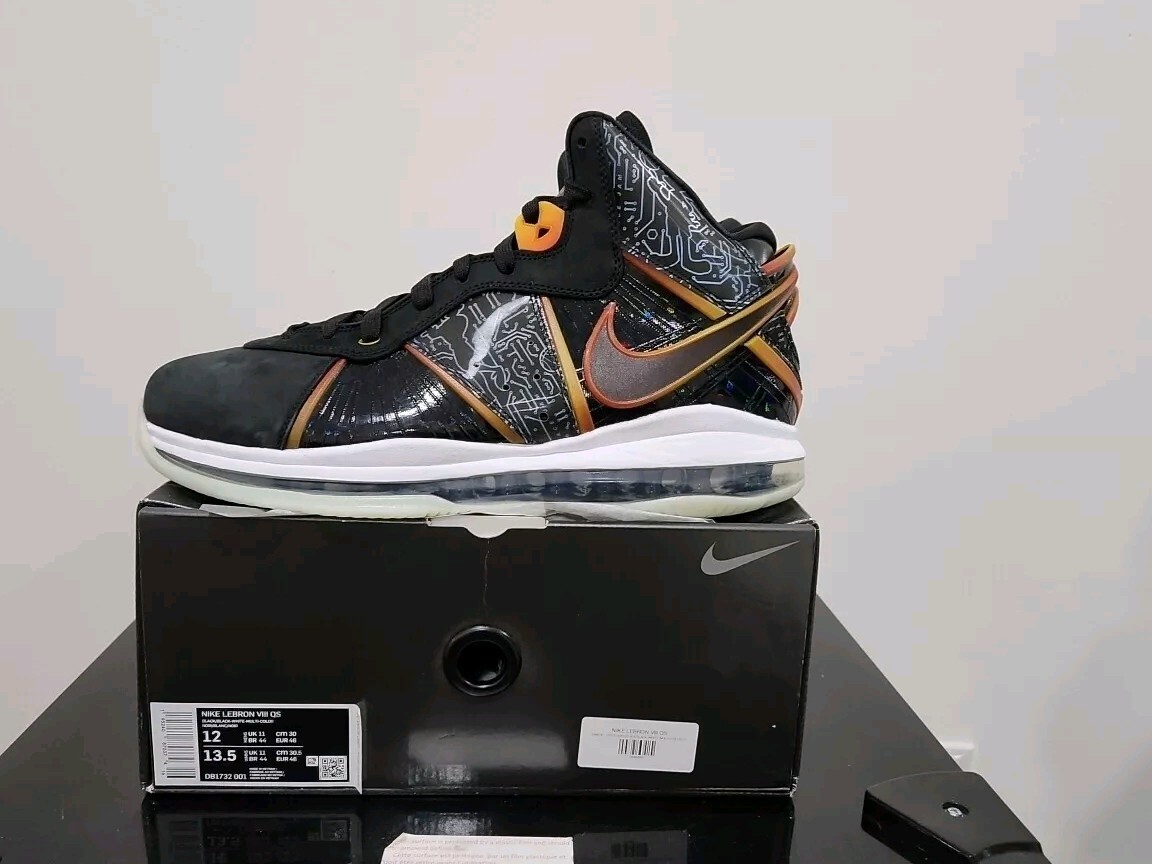 lebron james looney tunes shoes