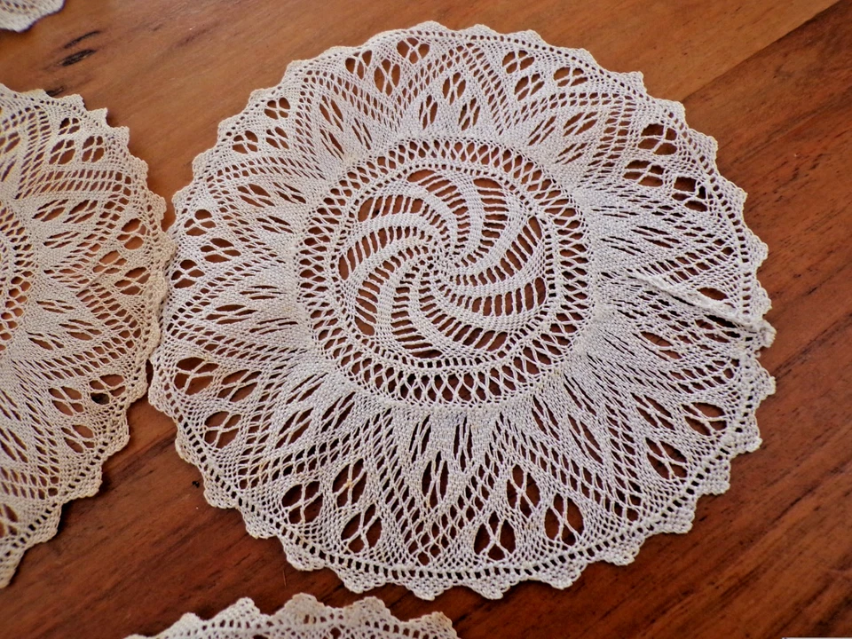 Linge ancien Lot de 7 Napperons en dentelle beige - Photo 3/3