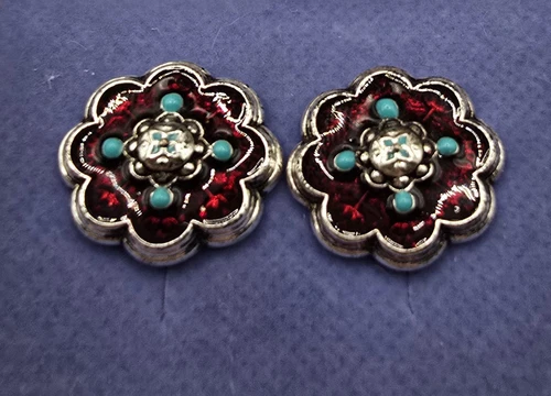 VTG PAIR OF RED, BLUE & SILVER AVON CLIP EARRINGS - COSTUME JEWELRY