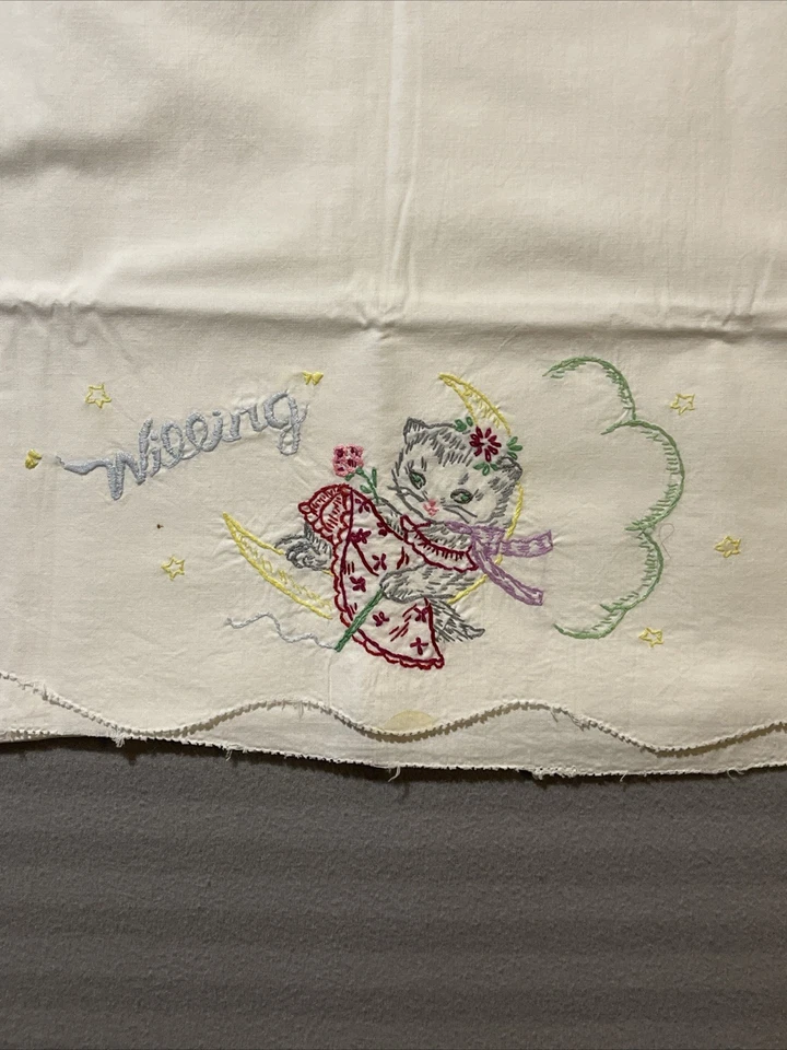 2 Винтажных 1940-х Вышитых Руками Наволочки с Котятами Willing & Able Moon Stars Read - Изображение 3 из 4