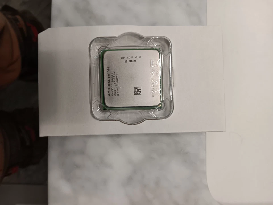 New in box. AMD Athlon 64 3500+ 2.2 GHz (ADA3500IAA4CW) Processor with heat sink - Image 4 of 4