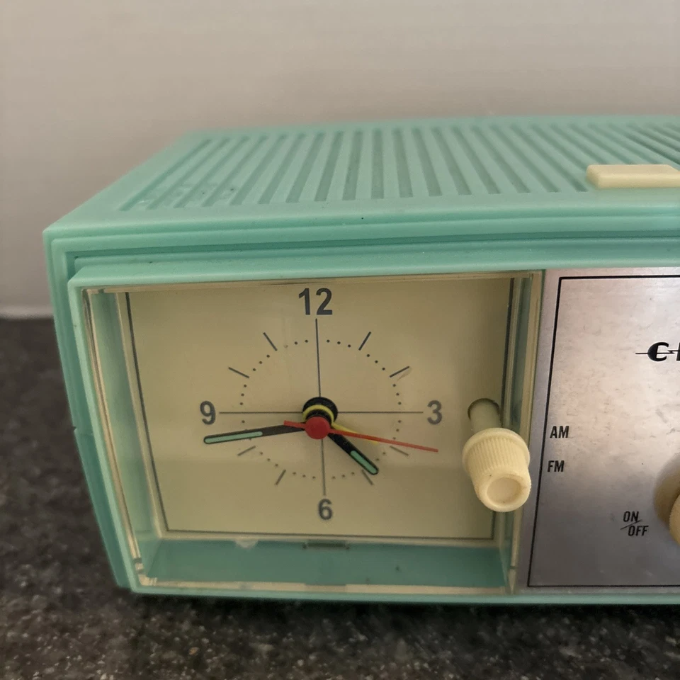 Receptor de radio AM/FM Crosley de colección con alarma CR3004A réplica de radio retro para el hogar Aqua Foto 4 de 4