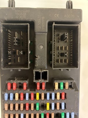 05-09 Land Range Rover Sport LR3 Cabin Engine SAM Fuse Box Relay YQE500420 OEM