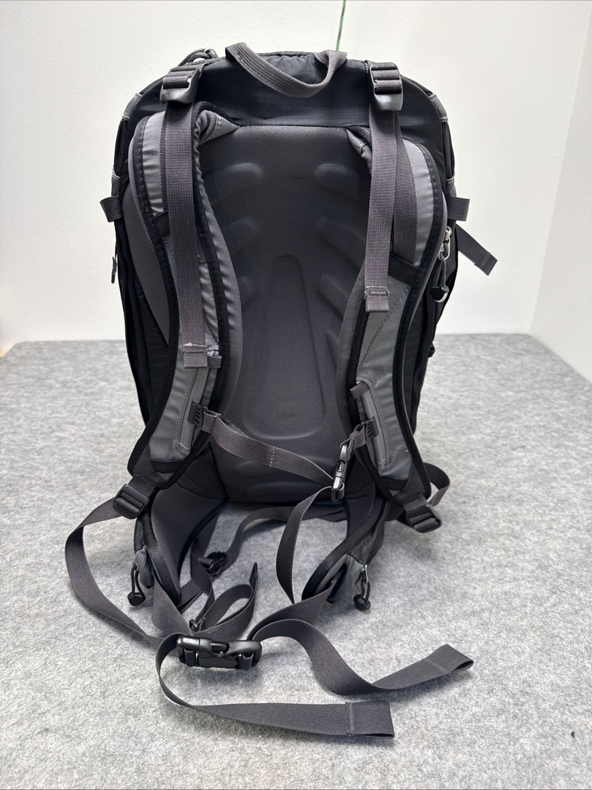 REI Lookout Hiking Backpack Black Gray Daypack Trail Outdoor Gear Padded Straps